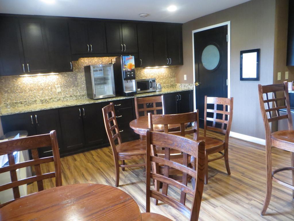 Ashley Quarters Airport-cincinnati Hotel 2*