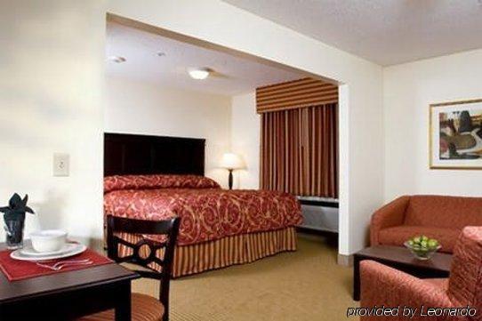 Hotel Ashley Quarters Airport-cincinnati 2*